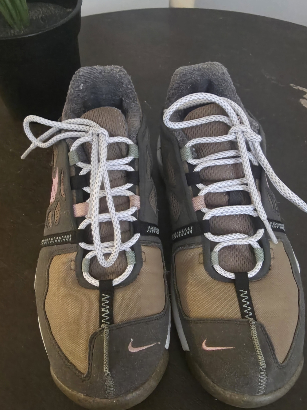 Nike Brown, Gray & Pink Casual Sneakers